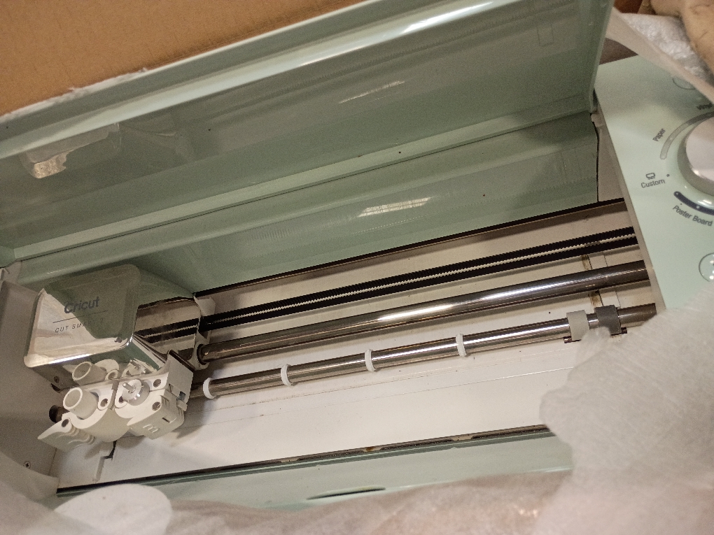 Cricut Explore 4 - Smart Cutting Machine (Seashell) | Digital Content Bundle - Includes 30 Images in Design Space App