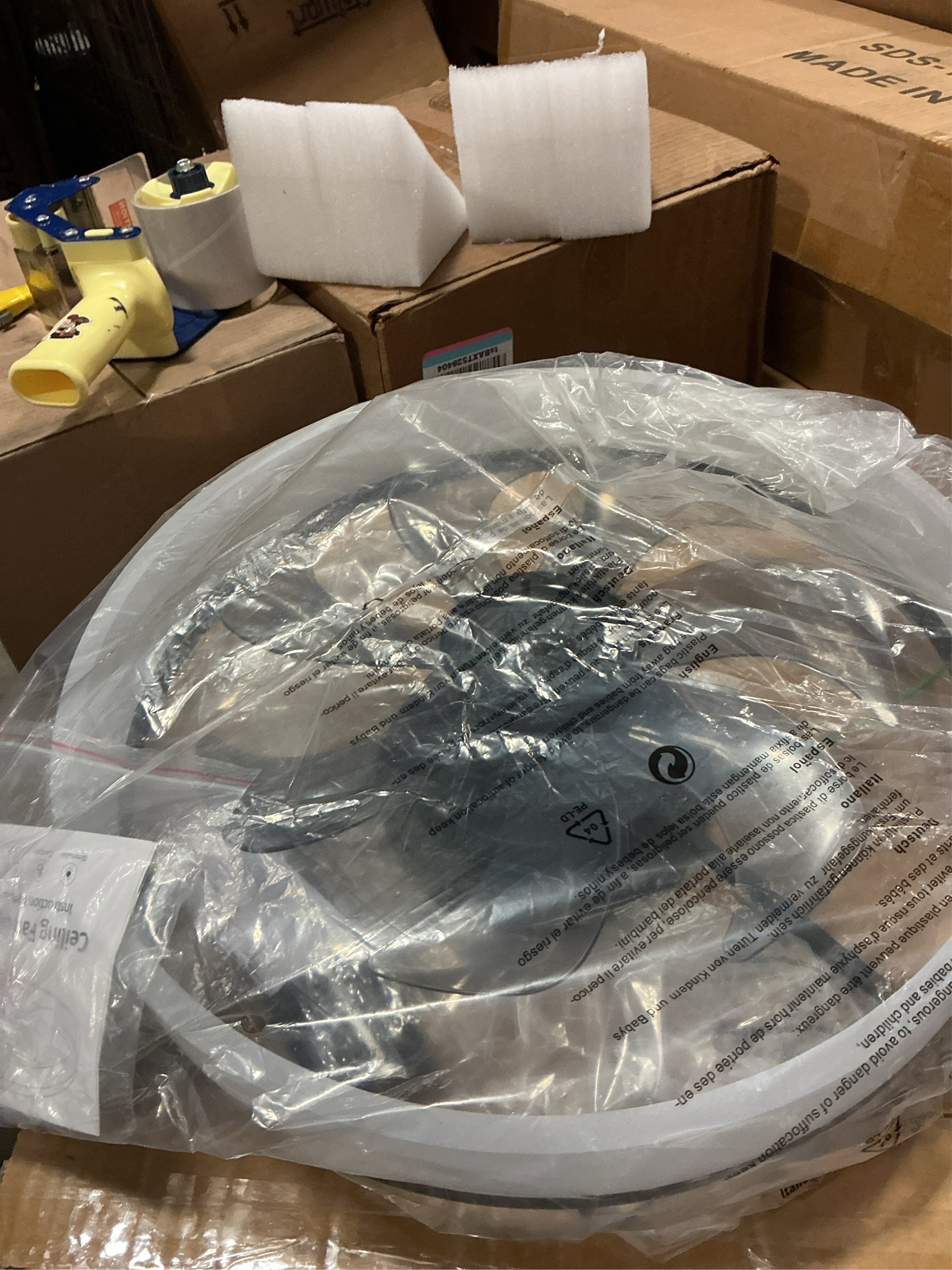 PUSU 15.8 Low Profile LED Ceiling Fans with Light, Reversible Flush Mount with Remote and 6 Winds Speeds Fan Lighting, 3 Colors Dimmable for Bedroom, Garage, Kids, Dinning Room, Kitchen (Black)