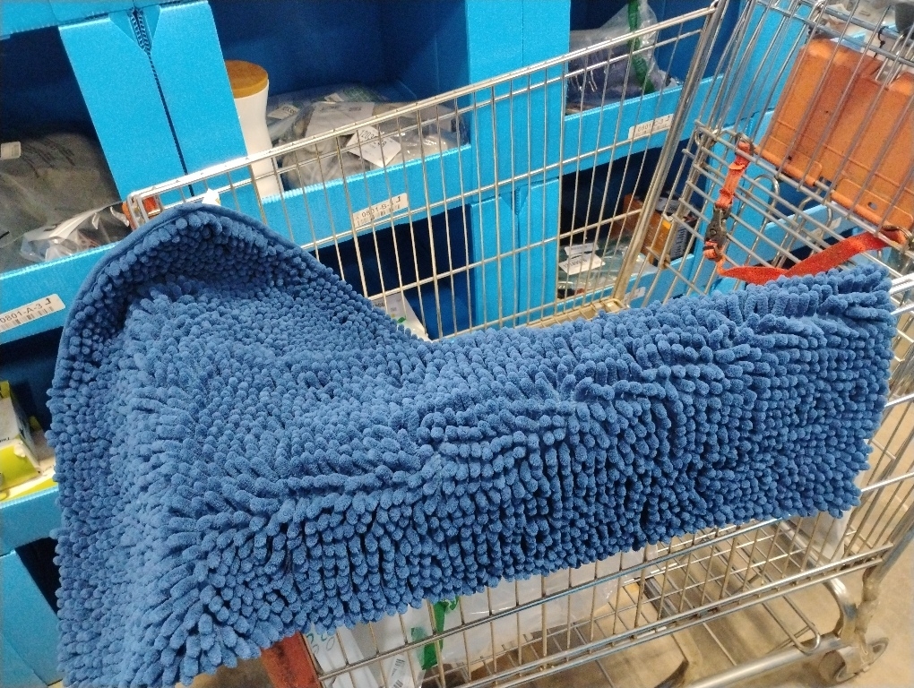 OLANLY Bathroom Rugs 30x20, Extra Soft Absorbent Chenille Bath Rugs, Rubber Backing Quick Dry, Machine Washable Bath Mats for Bathroom Floor, Tub and Shower, Home Decor Accessories, Deep Navy Blue