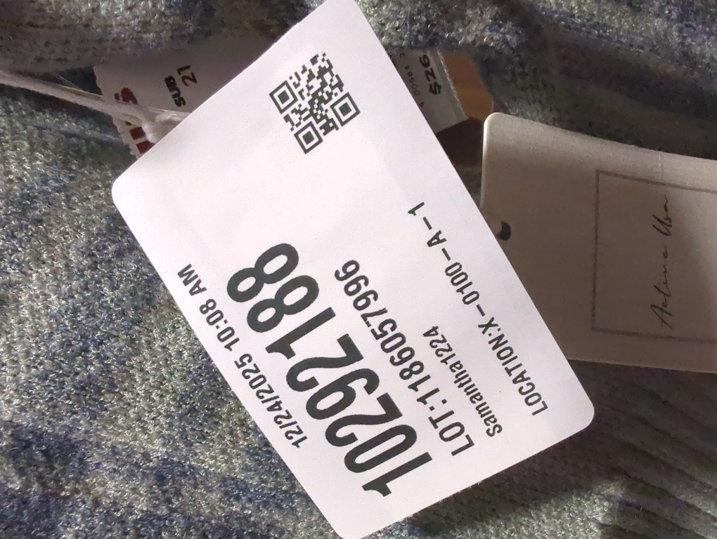 Size Small Active USA green cropped cardigan