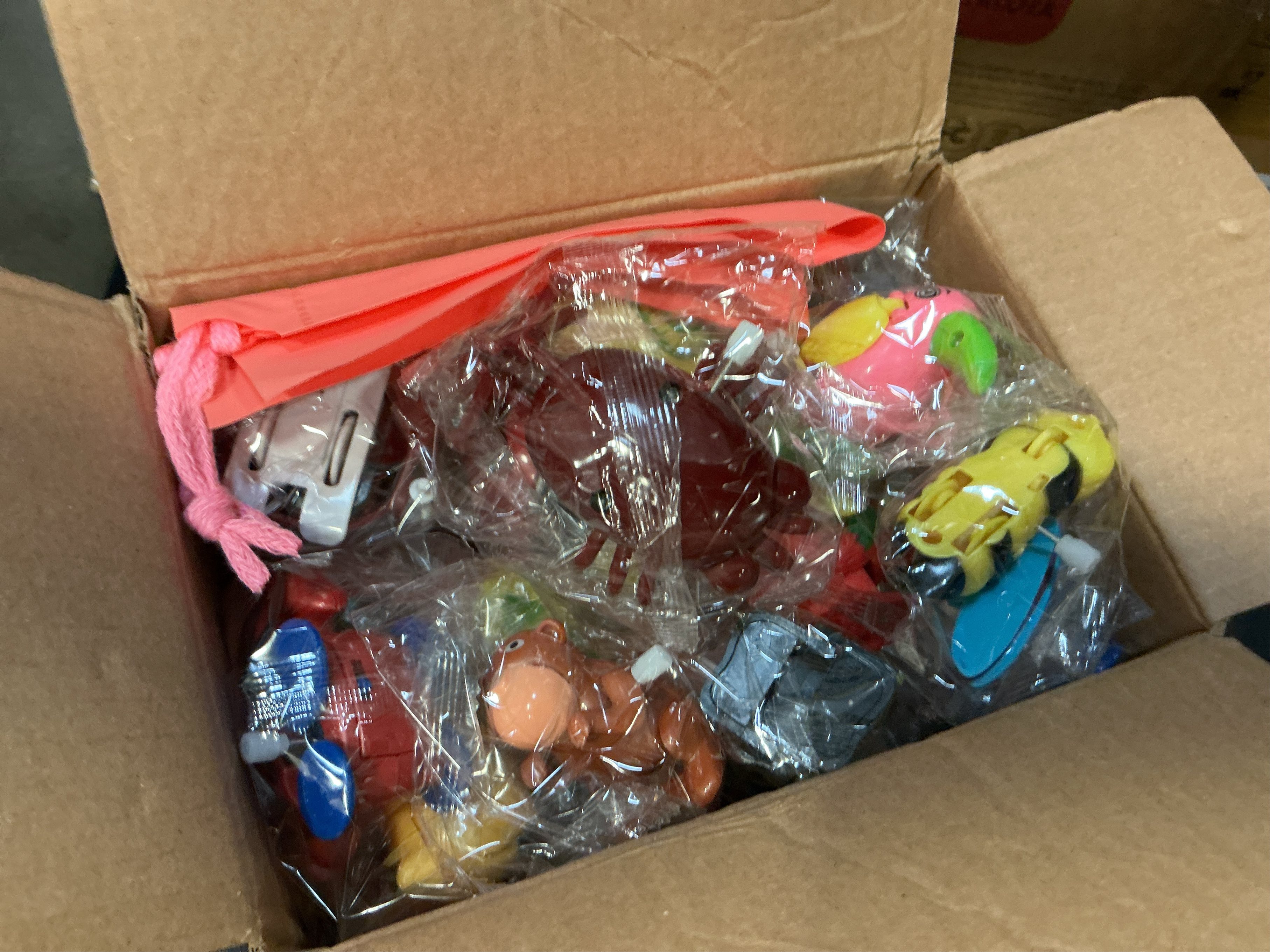 Wind Up Toy,28 Pack Assorted Clockwork Toy Set, Wind Up Animal Party Favors Toy Great Gift for Boys Girls Kids Toddlers(Contents and Color May Vary)