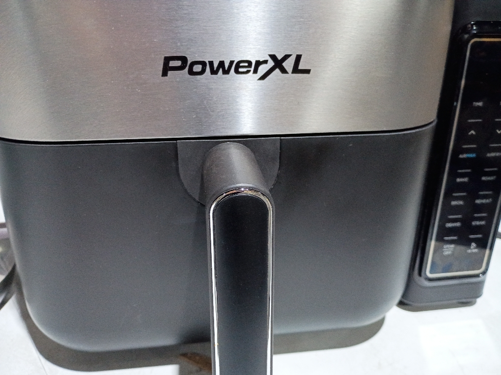 PowerXL 8qt Air Max Air Fryer ( The air fryer is missing the screws to assemble a part)