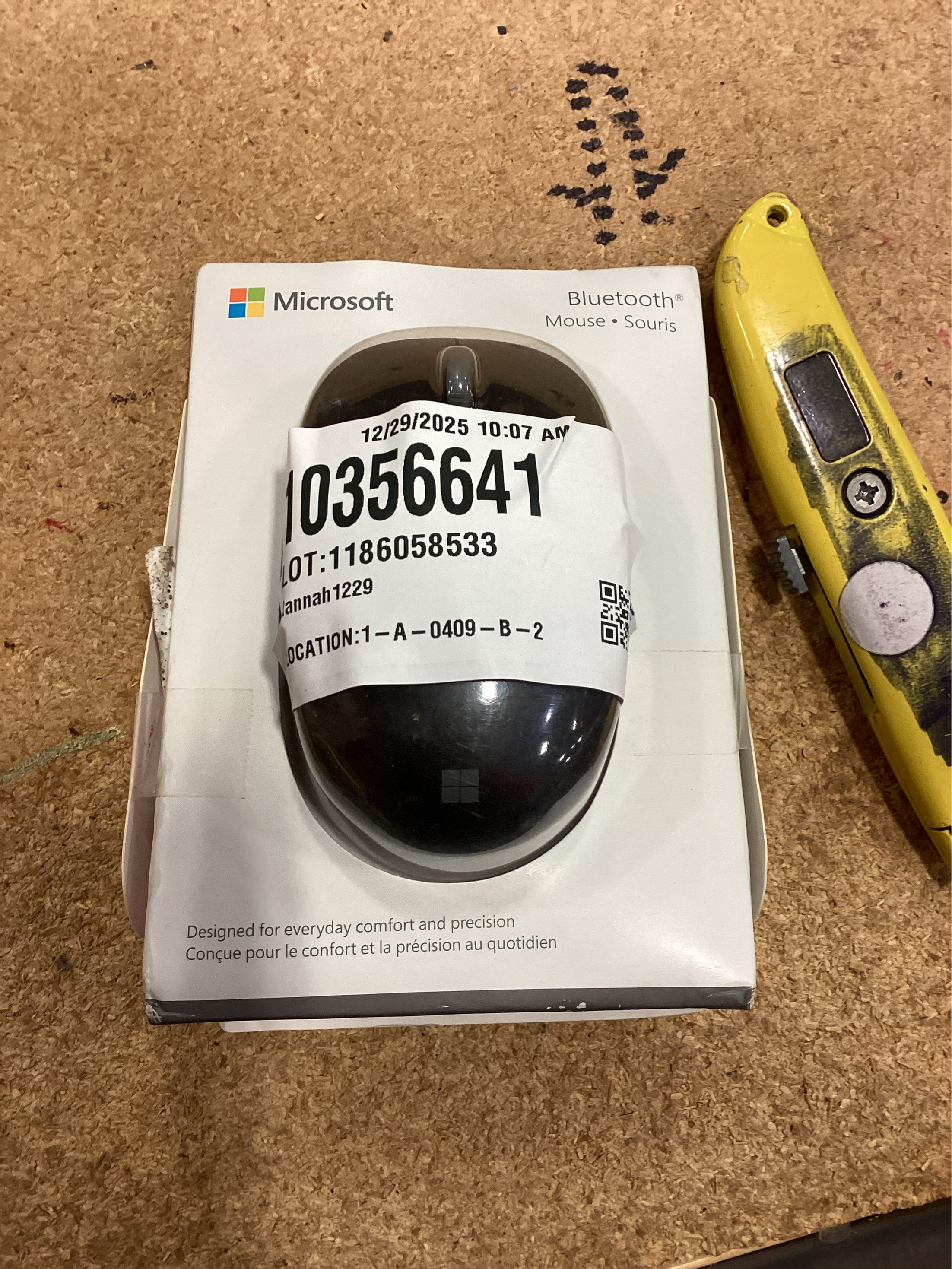 Microsoft RJN-00001 Bluetooth Mouse - Wireless - Bluetooth - 2.40 GHz - Matte Black - Blue