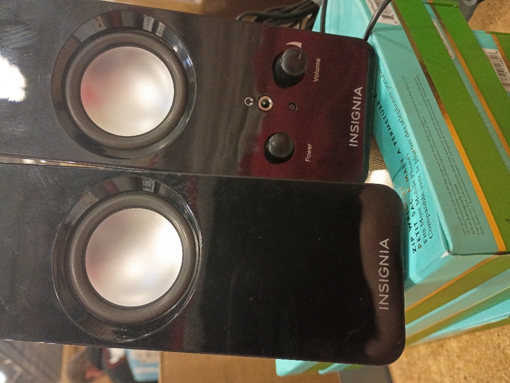 INSIGNIA Premium Audio Cables & Components – High-Fidelity Sound, Durable Materials, Compatible with Home Theater, Studio & Hi-Fi Systems (Powered Stereo Speakers, One Size)