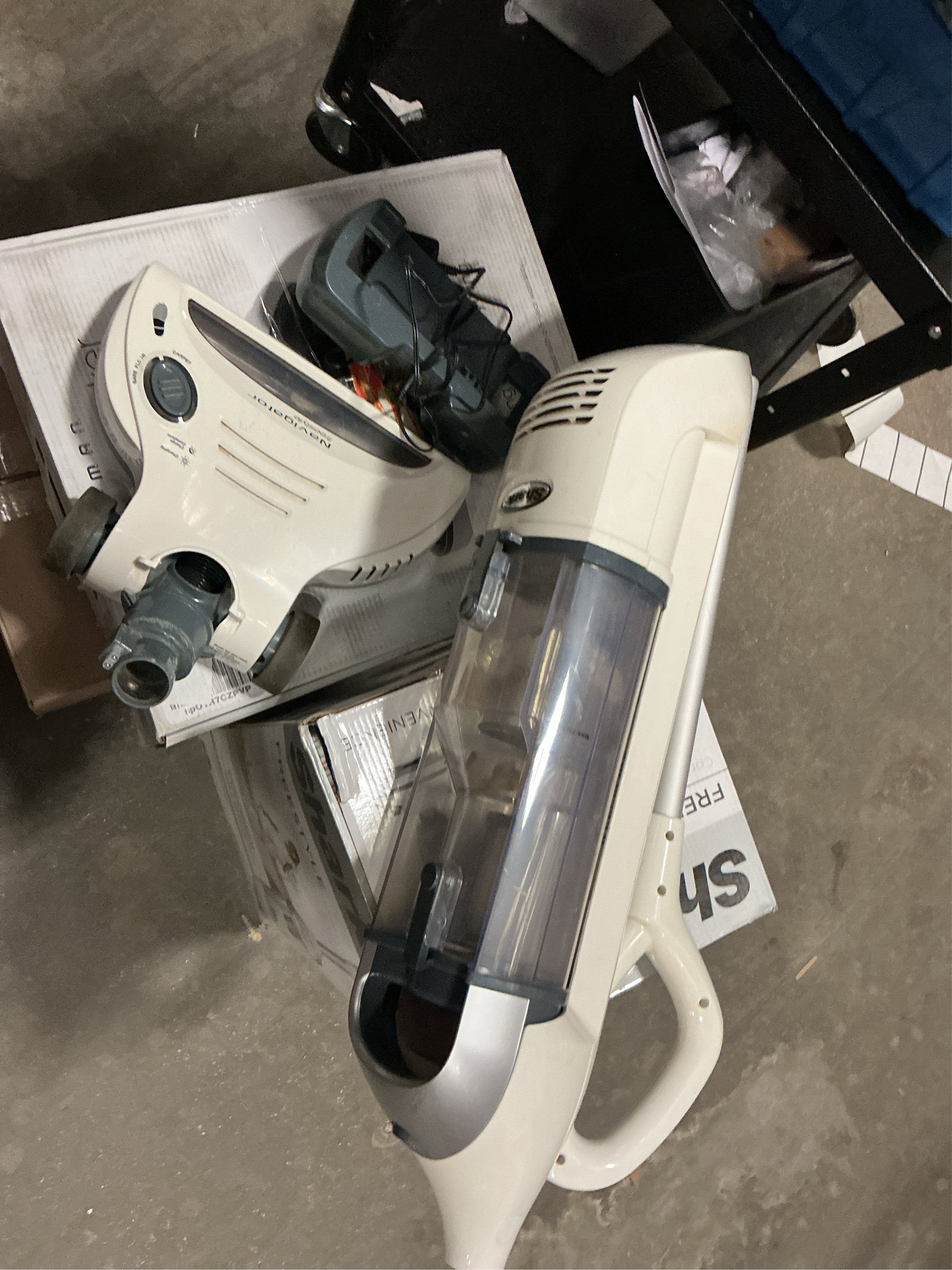 Shark Navigator Freestyle Bagless Cordless Washable Filter Upright Vacuum for Hard Floors and Rugs with XL Dust Cup in White