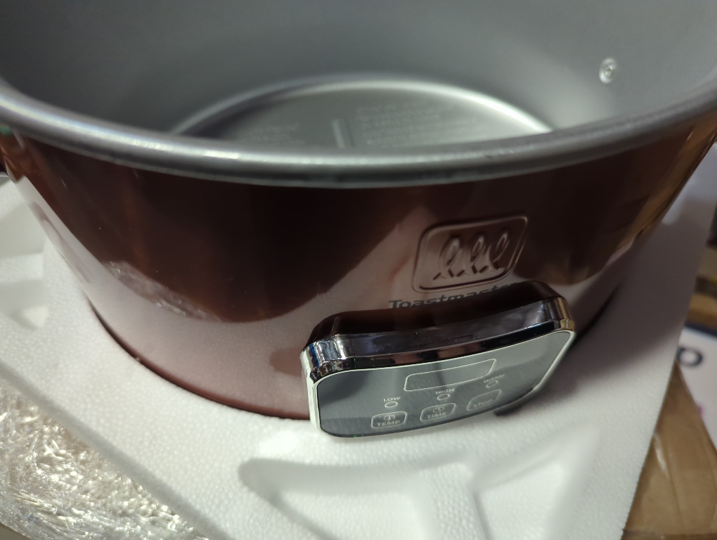 Toastmaster 4-Quart Digital Slow Cooker with Locking Lid - Food Warmer for Dip, Soups, Parties, Meal Preparation & More - Copper