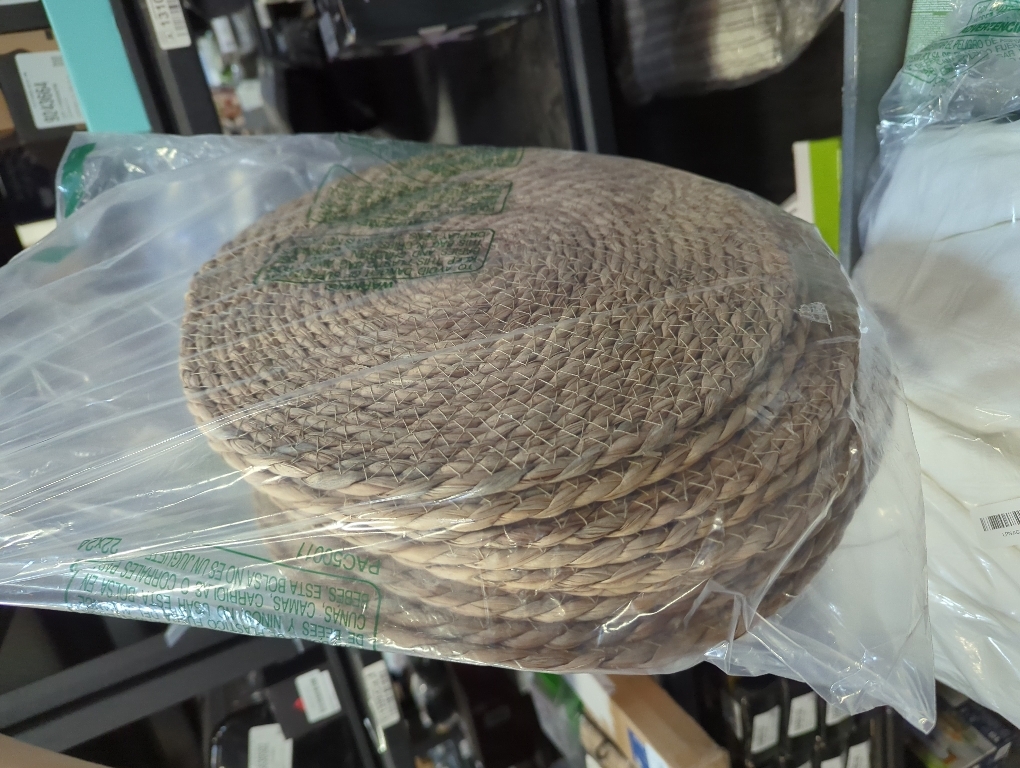BAVIFY 13 Round Woven Placemats Set of 10, Plate Chargers for Dining Table