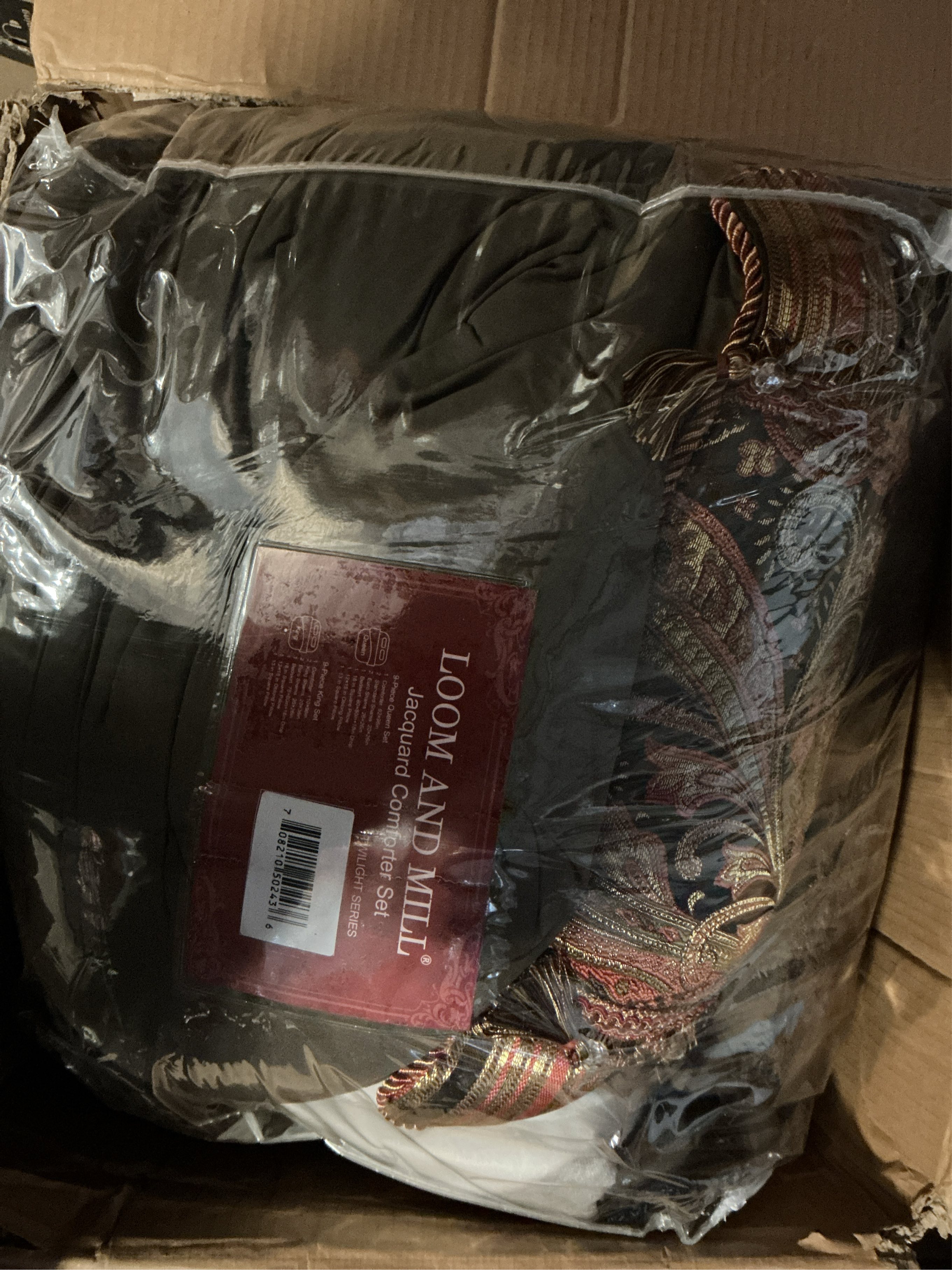 Loom and Mill 9-Piece Jacquard Comforter Sets Queen, Classic Paisley Design Bed in a Bag, Luxury Vintage Damask Bedding Set with Euro Shams, Bedskirt, Filled Decorative Pillow for Home(Queen)