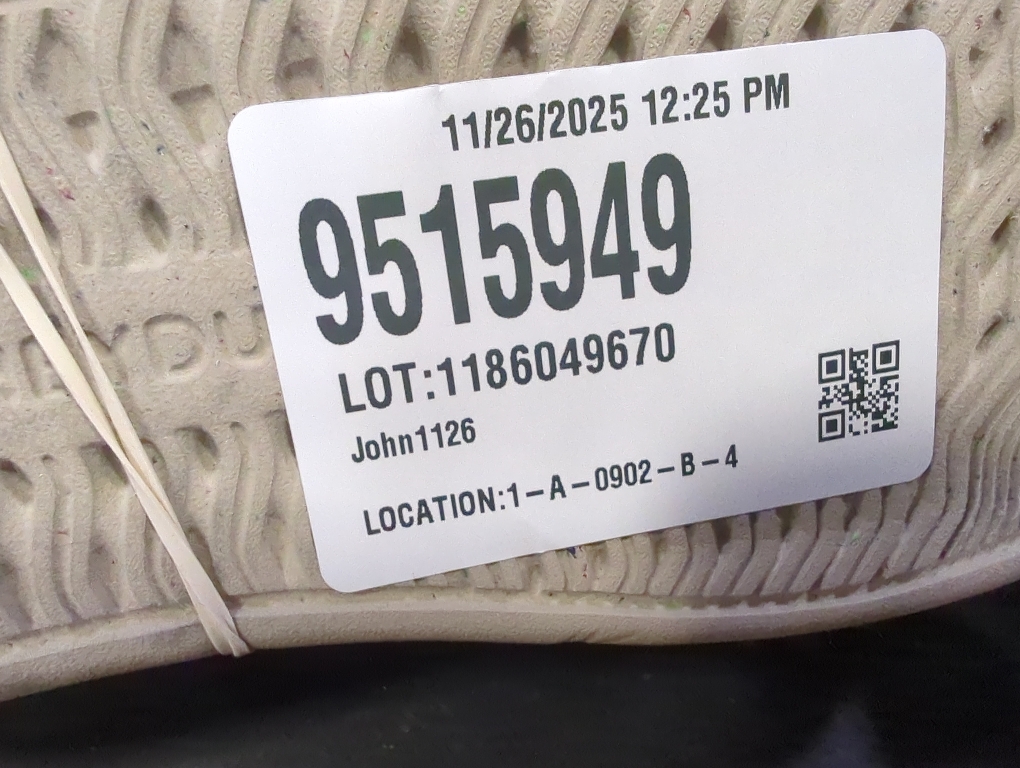 Size Y3-L4 Color brown Hey Dude boots