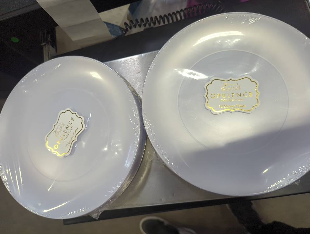 Silver Spoons Opulence Collection Modern White Disposable Plastic Dinner Plates - (Pack of 20) - Perfect for Weddings, Parties & Special Events