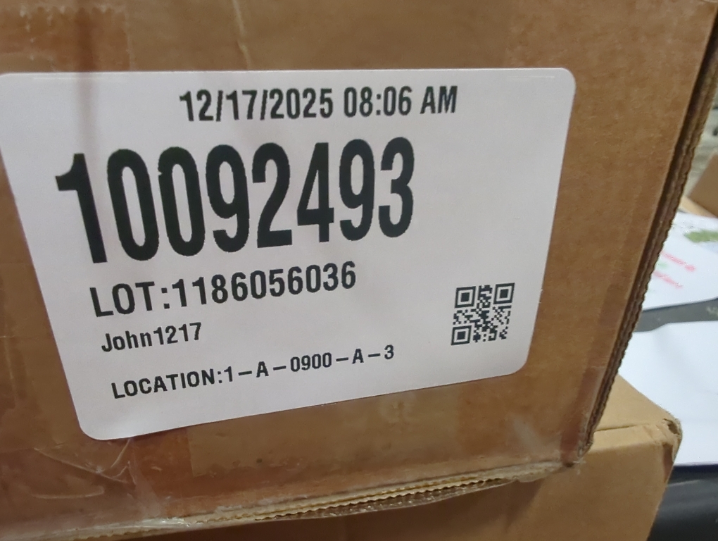 Christmas Berries Red Stems Evergreen Pine Branches 8pcs Christmas Picks Spray Artificial Pine Cones Holly Stem Craft Winter Holiday Floral Picks for Decoration DIY Xmas Garland Wreath Ornaments