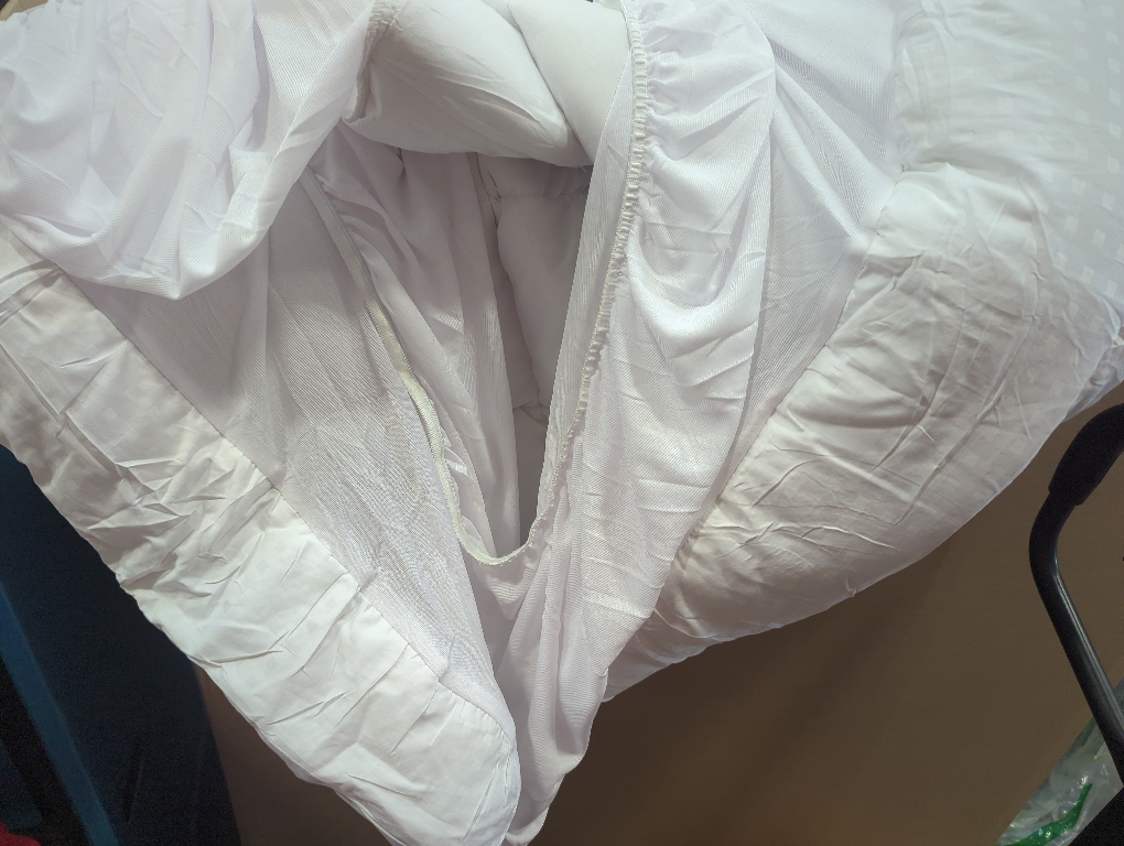 Size full twin Color White Soft bed topper