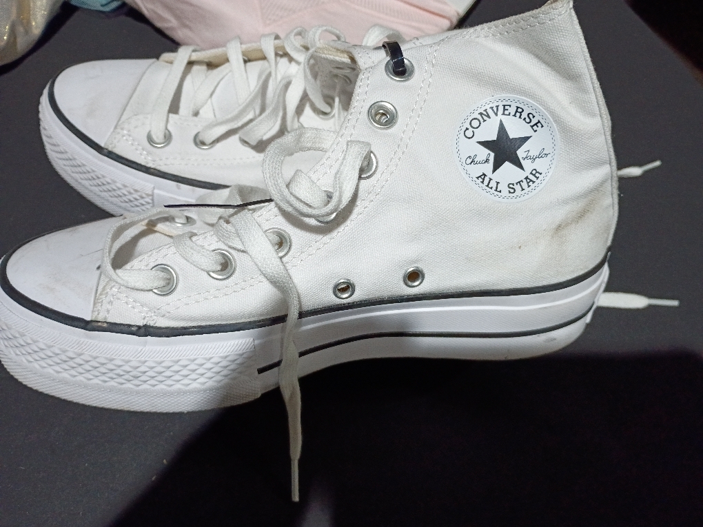 Converse Women's Chuck Taylor All Star Lift Sneakers (See the picture for the size )