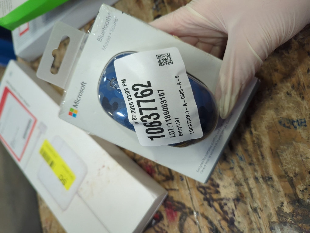 MightySkins Carbon Fiber Skin for Logitech M325 Wireless Mouse - Black Camo, Protective, Durable Textured Carbon Fiber Finish, Easy to Apply | Made in The USA