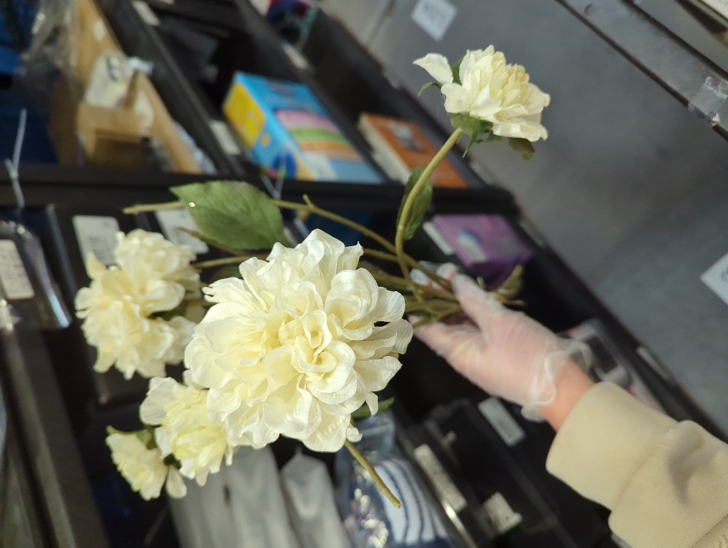 5pcs Artificial Big Heads Ranunculus Flower Branches 4 Forks Silk Peony with Long Stem (Champagne)