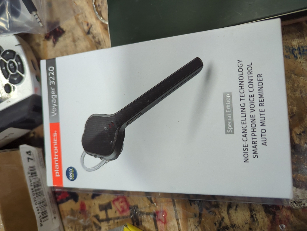 Plantronics - Voyager 3220 Bluetooth Headset - Diamond Black