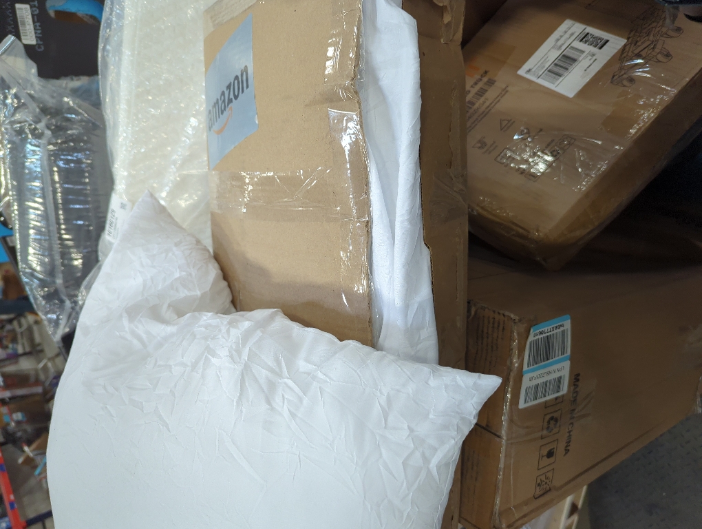 EDOW Throw Pillow Insert, Lightweight Soft Polyester Down Alternative Decorative Pillow, Sham Stuffer, Machine Washable. (White, 18x18)