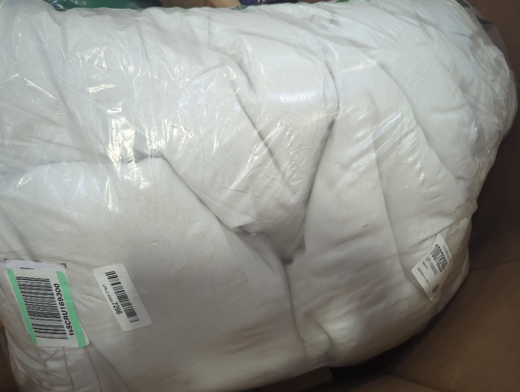 Size 104x 90 Color White  Comforter