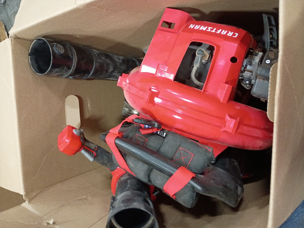 Craftsman CMXGAAMR51BP 220 mph 600 CFM Gas Backpack Leaf Blower (no test)