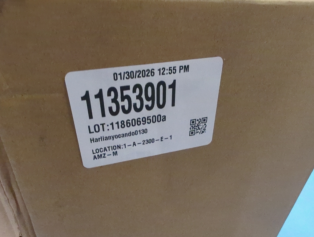 700PCS Clear Purple Plastic Plates for 100 Guests, Disposable Plate with Gold Trim include 100 Dinner plates, 100 Dessert Plates, 100 Gold Silverware, Cups and Napkins for Party, Graduation