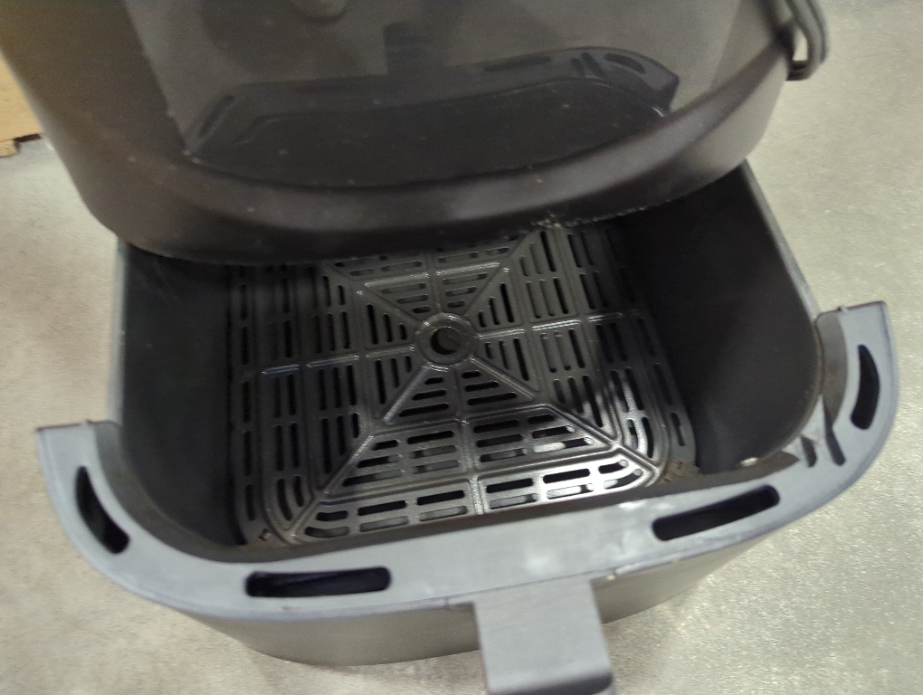 bella PRO - 8-qt. Touchscreen Air Fryer with Divided Basket - Matte Black