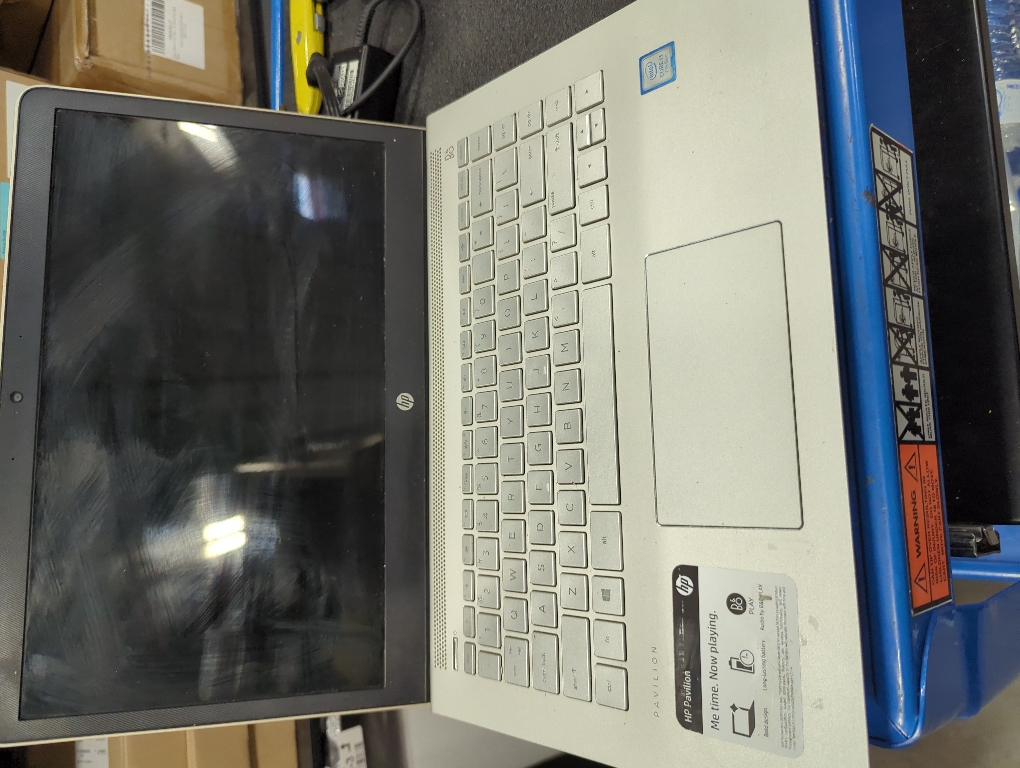 HP Pavilion - 14-bk061st With Charger