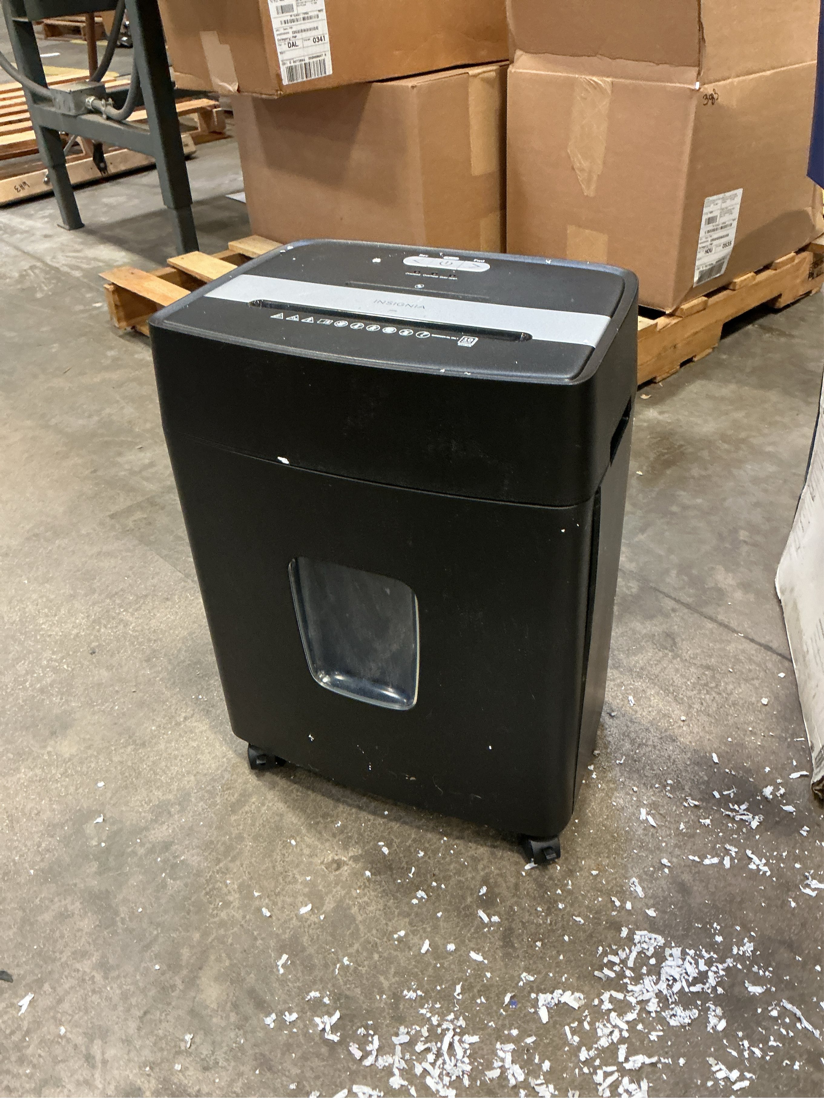 Insignia™ - 10-Sheet Microcut Shredder - Black