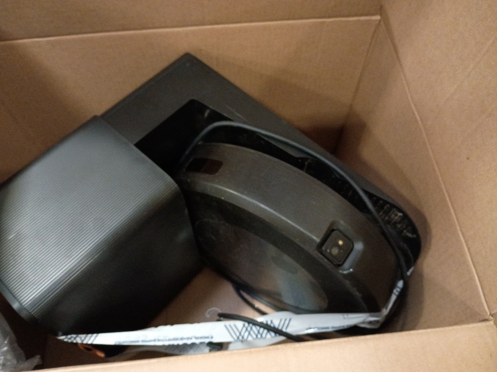 iRobot Roomba j7  Self-Emptying Vacuum Cleaning Robot (Renewed)