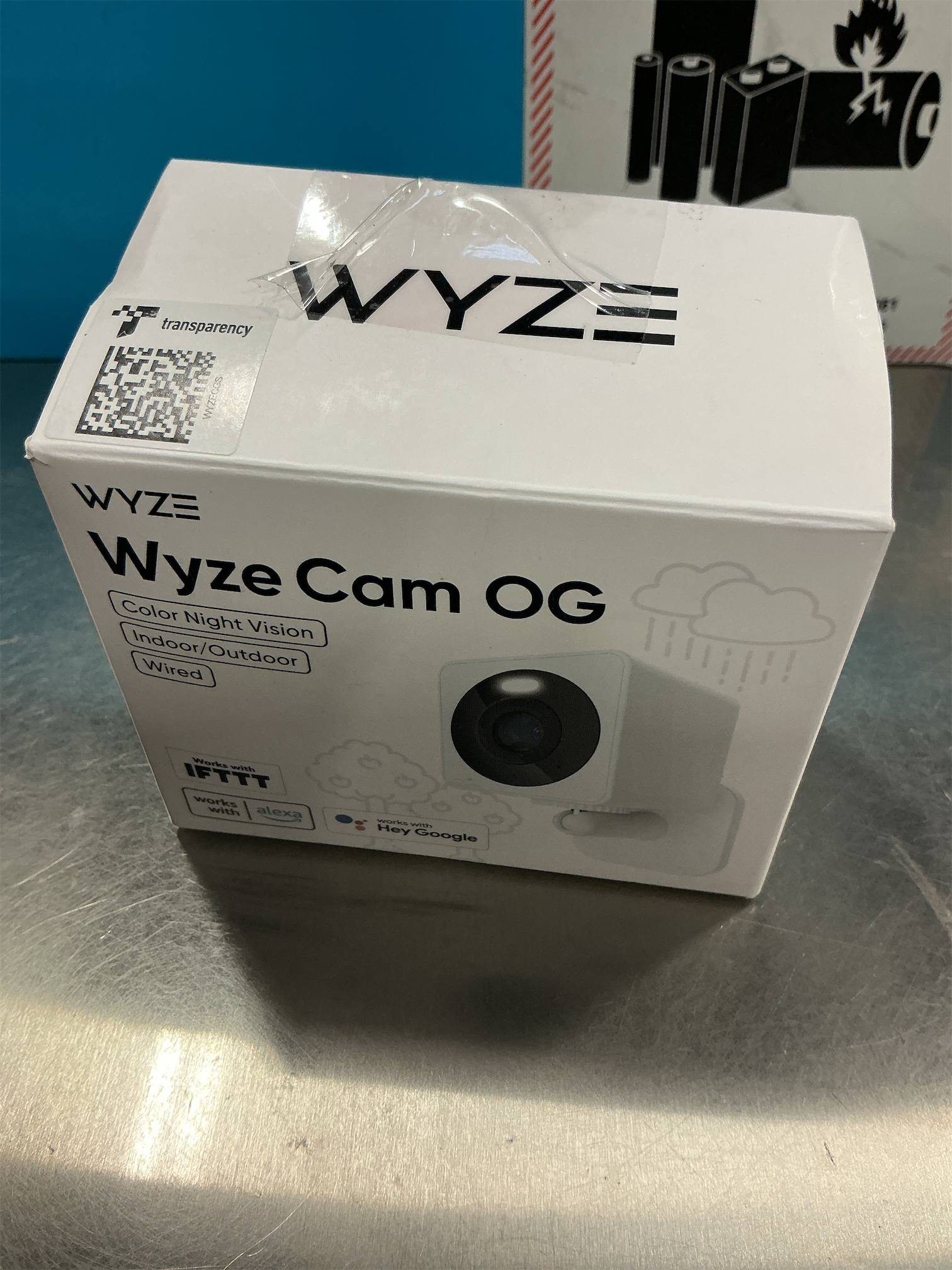 Wyze Cam OG Indoor/Outdoor 1080p Wi-Fi Smart Home Security Camera with Color Night Vision, Built-in Spotlight, Motion Detection, 2-Way Audio, Compatible with Alexa & Google, White, Free Expert Setup