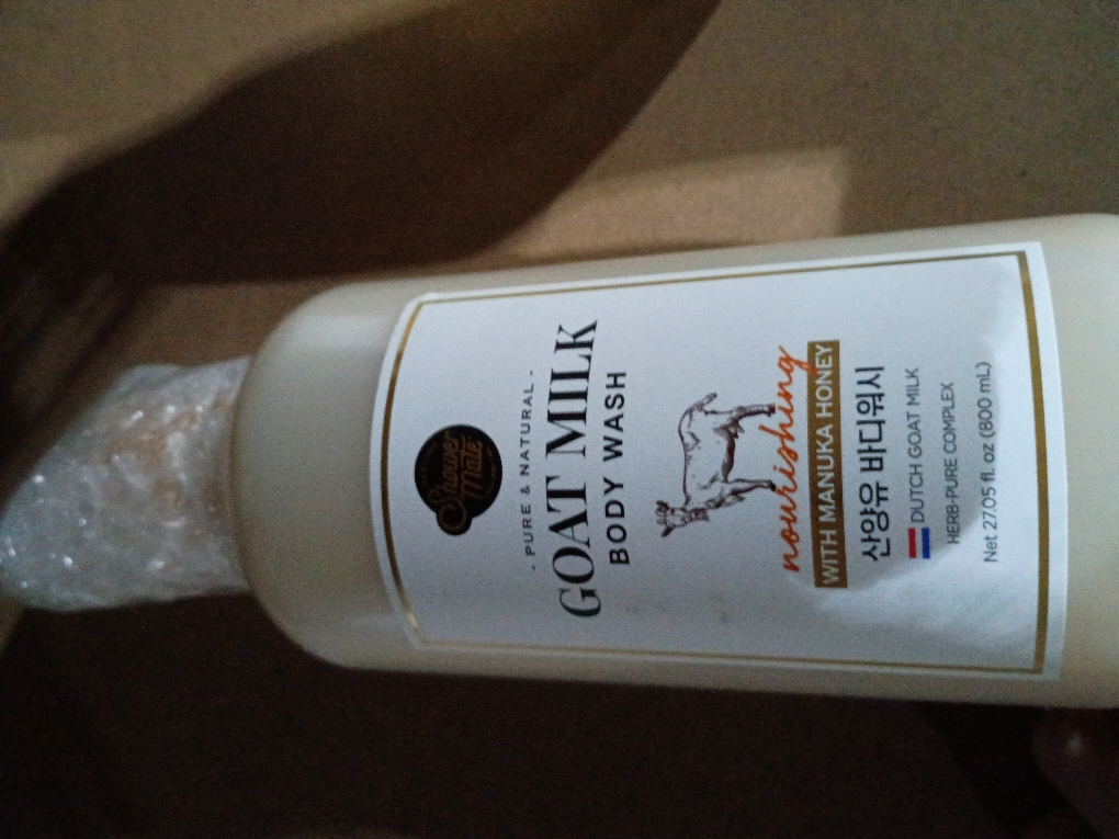 Shower Mate Goat Milk Body Wash Nourishing, 800 mL / 27.05 fl. oz. (Manuka honey)