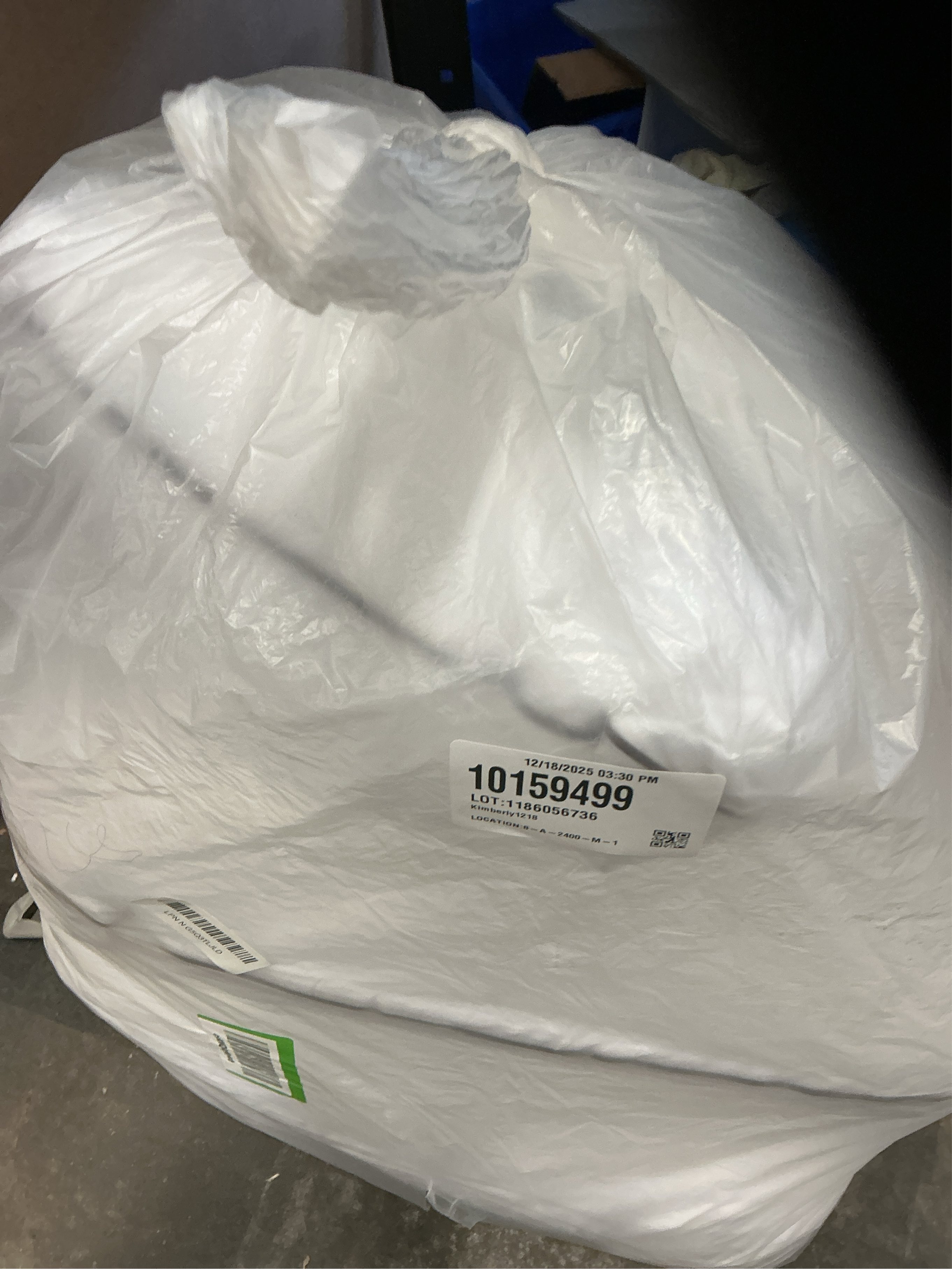 HUXMEYSON Pillows Standard Size Set of 4, Bed Pillows Set of 4, Down Alternative Luxury Hotel Pillows for Sleeping and for Side and Back Sleepers