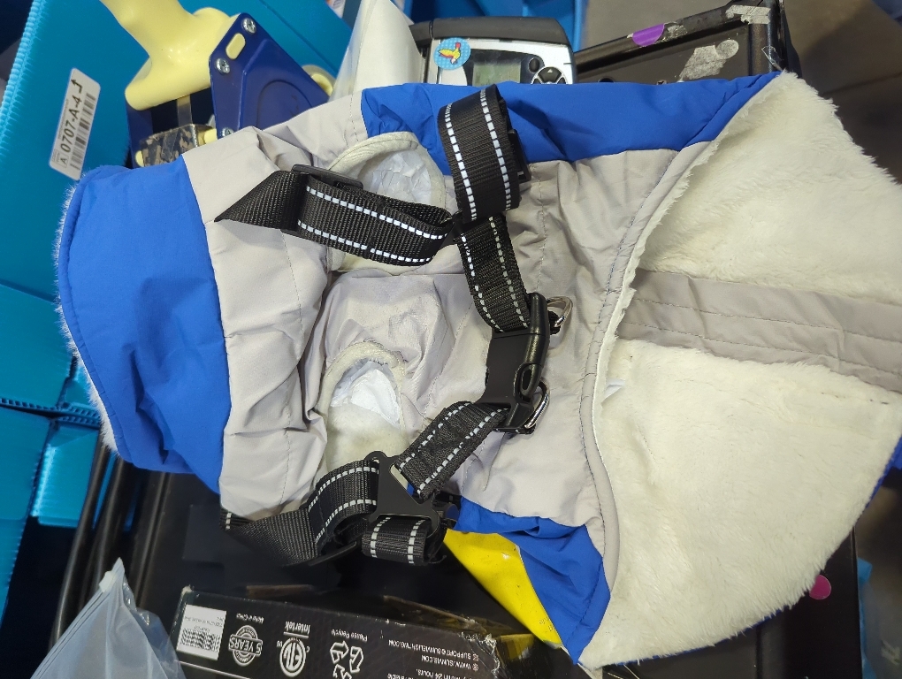 FUAMEY Dog Coat for Medium Dogs,Waterproof Dog Winter Jacket with Harness Built in Puppy Cold Weather Coats Reflective Pet Vest with Zipper Warm Fleece Dogs Snowsuit Windproof Blue M