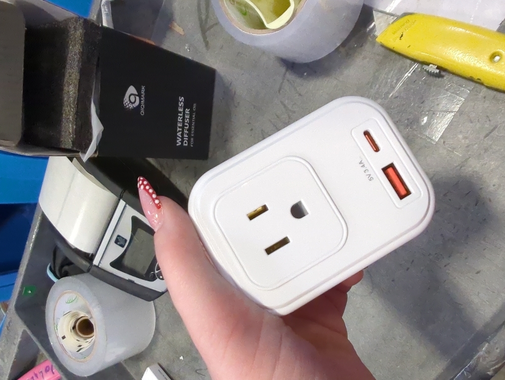 Voltage Converter for European Travel: 220V to 110V Converter US to Europe, Plug Adapter with Fast Charge 2 USB C, 2 USB A & 2 Outlets, Universal Travel Essentials for France Germany Italy Spain, etc
