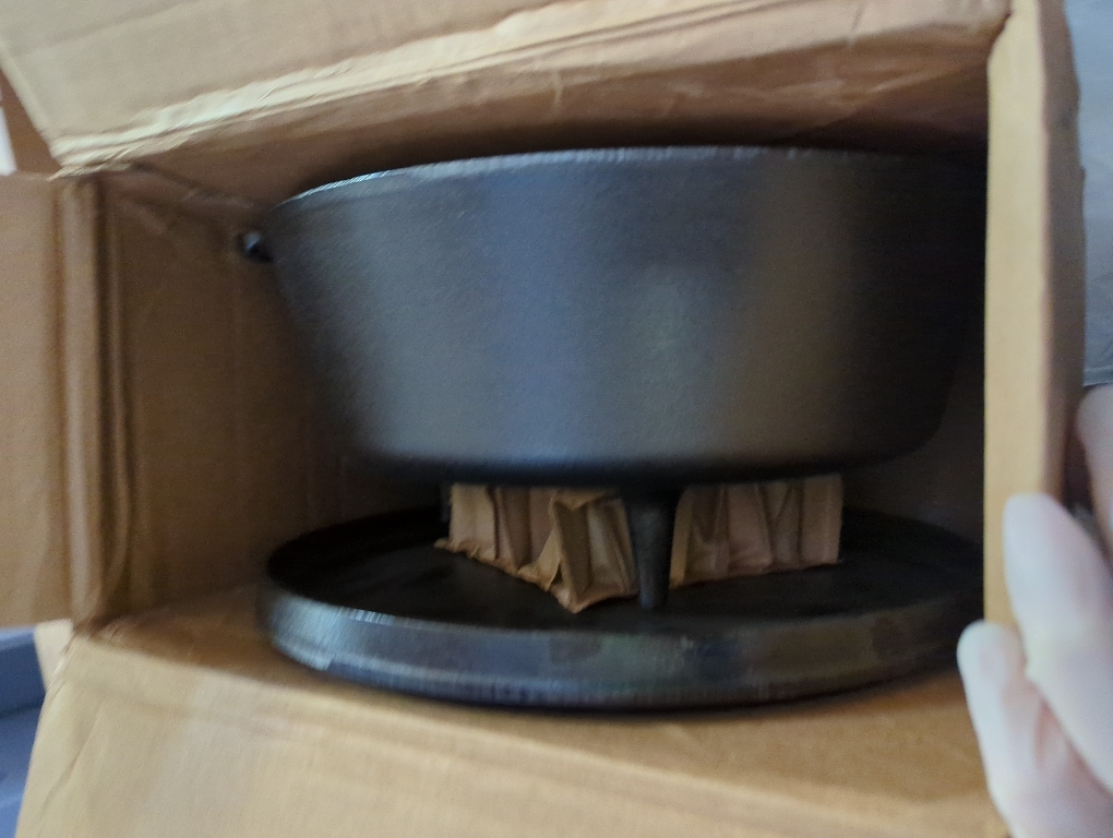 Lodge 10 Quart Pre-Seasoned Cast Iron Camp Dutch Oven with Lid - Dual Handles - Use in the Oven, on the Stove, on the Grill or over the Campfire - Black