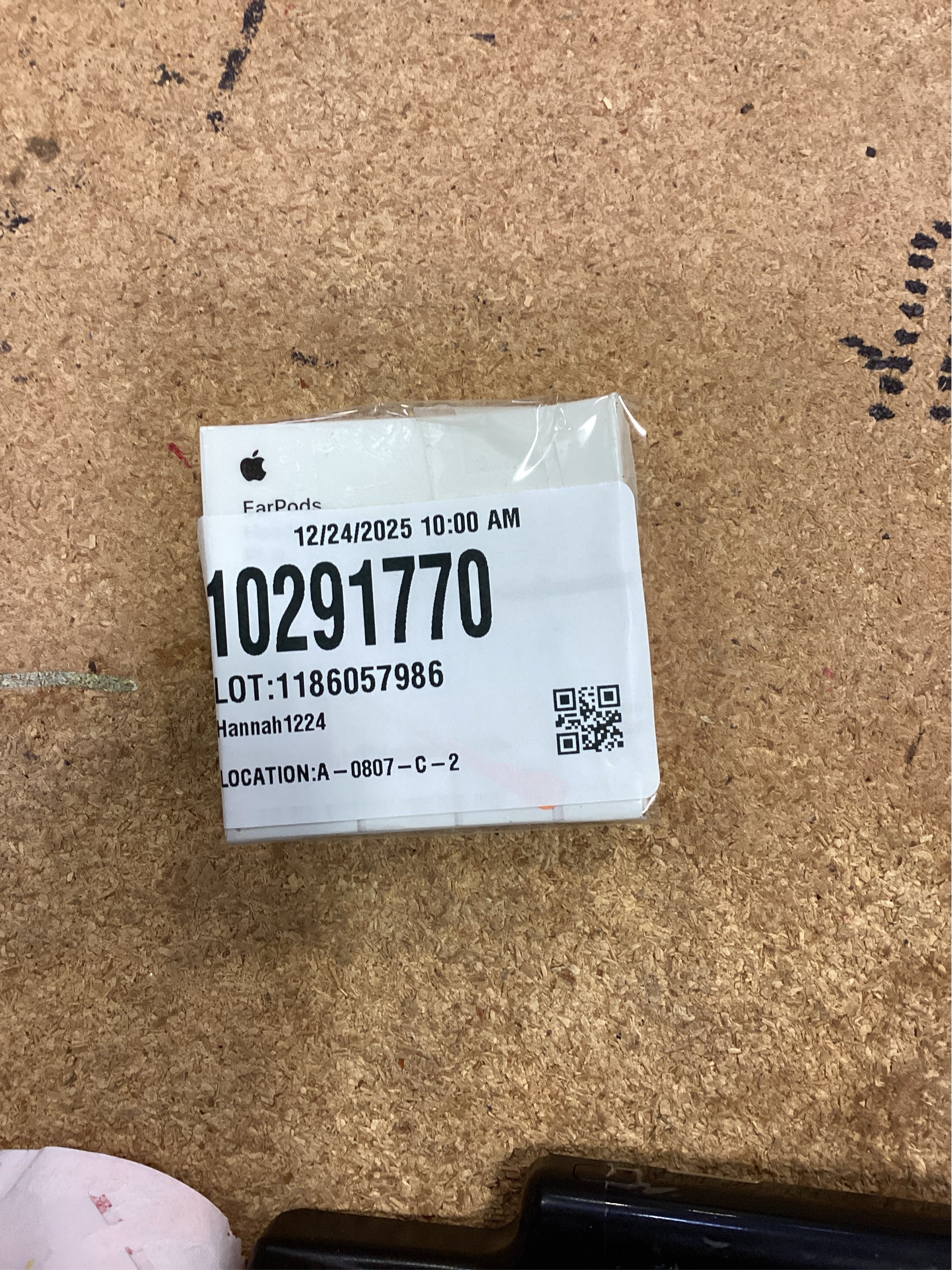 Apple EarPods Headphones with 3.5mm Plug, Wired Ear Buds with Built-in Remote to Control Music, Phone Calls, and Volume