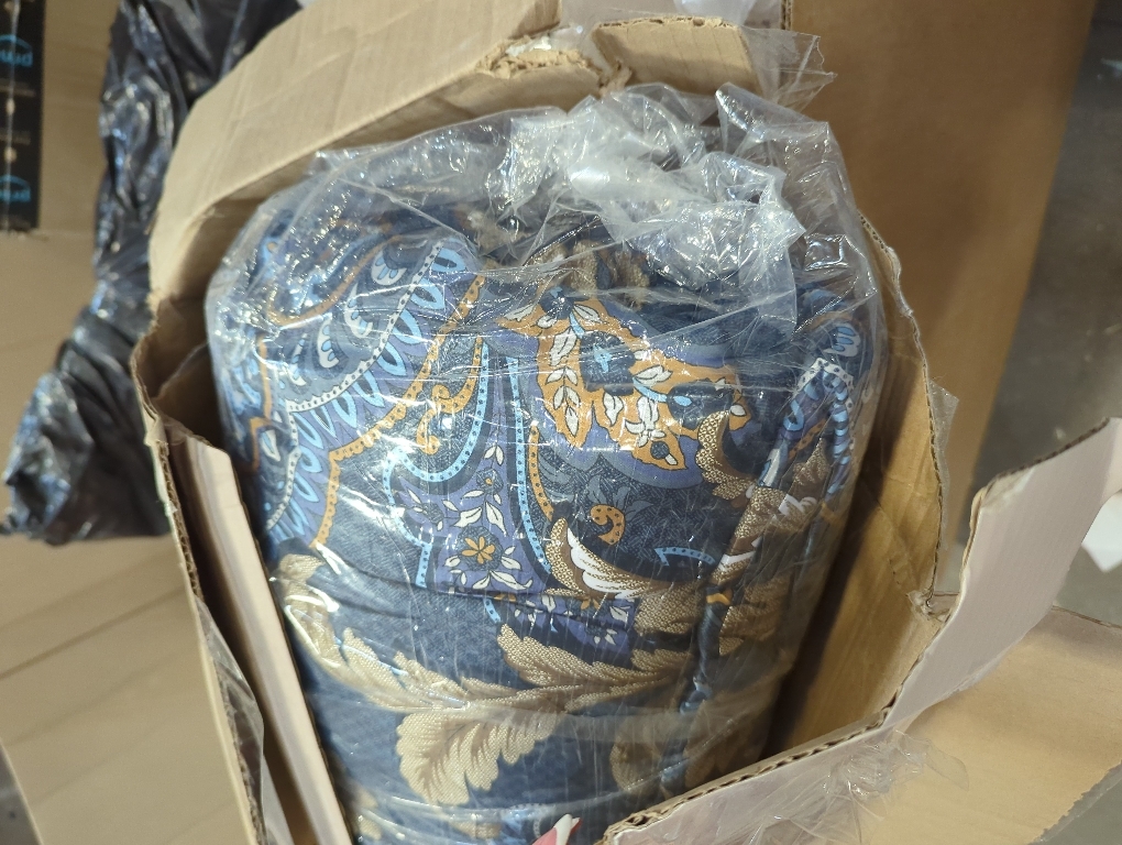 MISSING THE PILLOW 2 ‼️Finlonte King Size Comforter Set, Navy Blue Brown Floral, Cotton 3 Piece