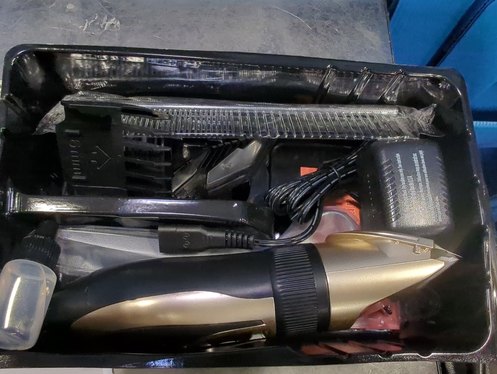 Dog Grooming Kit Clippers, Low Noise, Electric Quiet, Rechargeable, Cordless, Pet Hair Thick Coats Clippers Trimmers Set, Suitable for Dogs, Cats, and Other Pets (Gold)