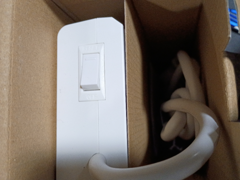 Insignia™ - 10-Outlet / 2-USB-C / 1-USB 2,400 Joules Surge Protector Strip with 6 Ft. Power Cord - White