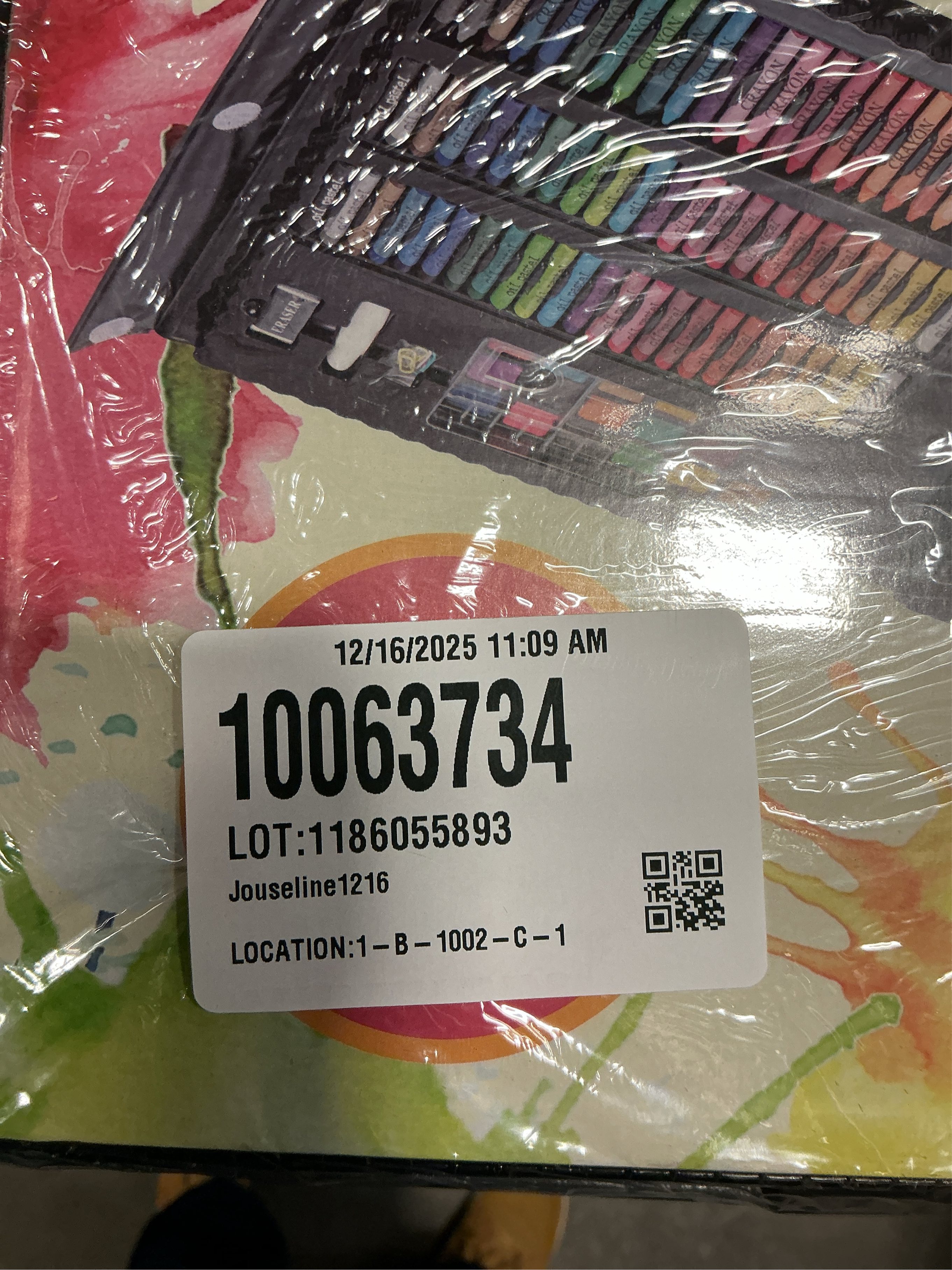 VigorFun Art Supplies, 240-Piece Art Set Crafts Drawing Kits with Double Sided Trifold Easel, Sketch Pads, Crayons, Colored Pencils, Gifts for Kids Girls Boys Teen Ages 4-6-8-9-12 (Black)