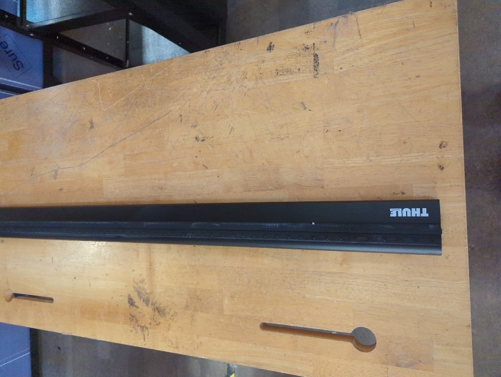 Thule Wingbar Evo 135 (53”), Black | automotive-bike-racks