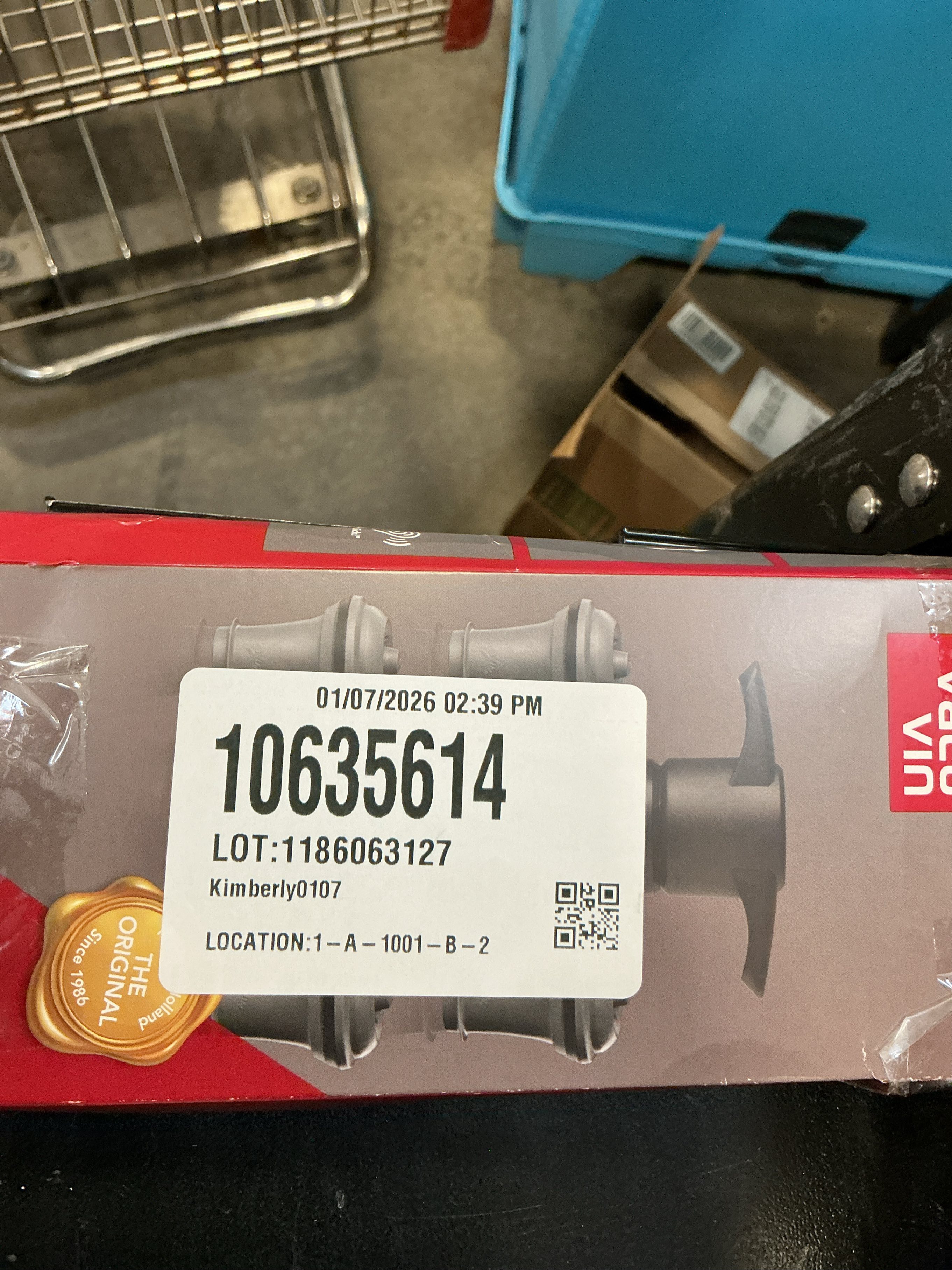 Vacu Vin Wine Saver with Stoppers Black