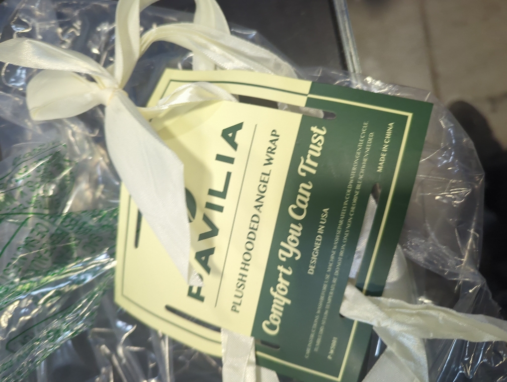 PAVILIA Angel Wrap Hooded Blanket Purple