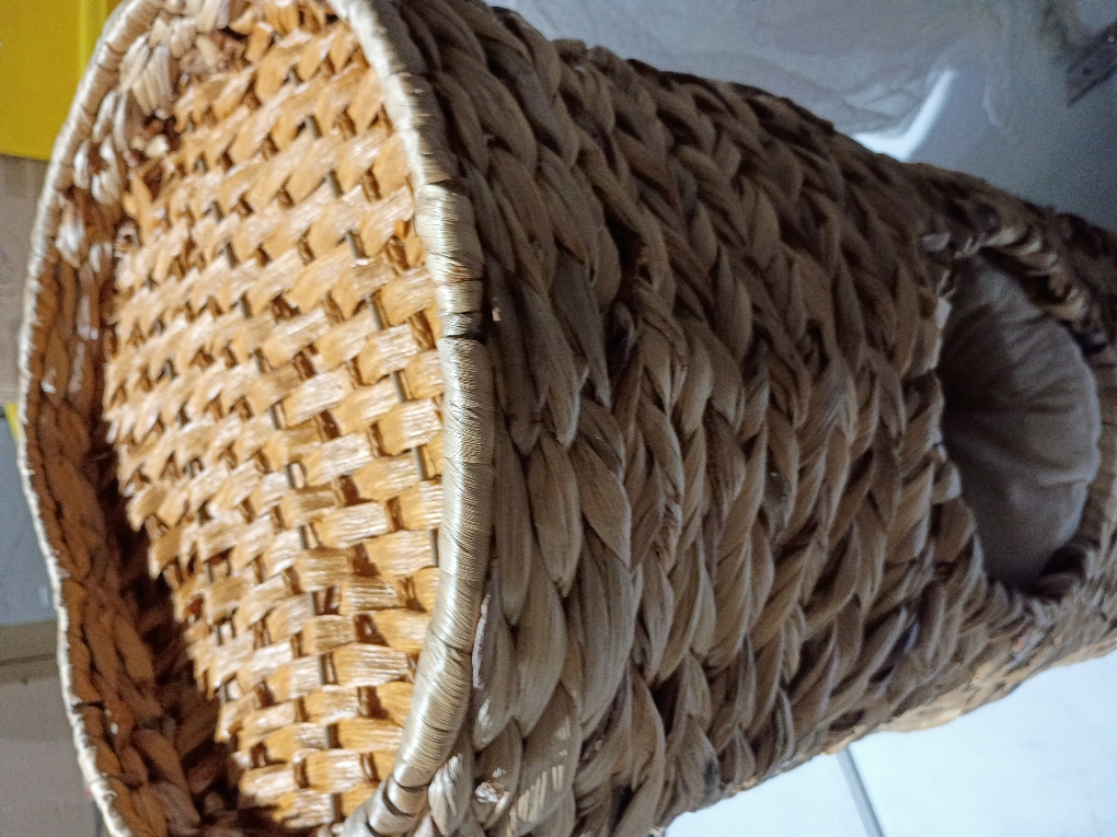 4-Level Vertical Cat Tree House with 3 Hideaway Beds - Natural Water Hyacinth & Plush Cushions, Space-Saving Stacked Design for Multiple Cats, 15.75 Diameter x 28.75 Height, No Assembly Required ( missing one pillow and little dent one side on the top )