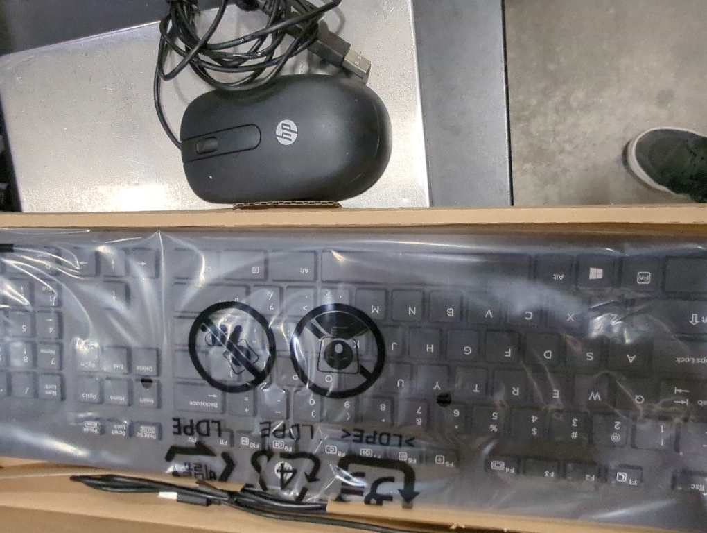 HP Z820 Workstation With Keyboard and Mouse