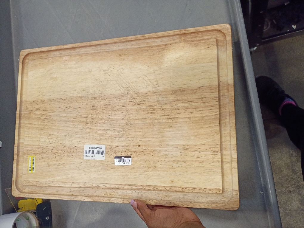 KitchenAid Classic Rubberwood Cutting Board with Perimeter Trench, Extra-Large Reversible Chopping Board, 12-inch x 18-inch, Natural‼️used item has scratches ‼️