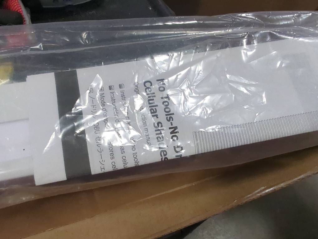 Cellular shades color White