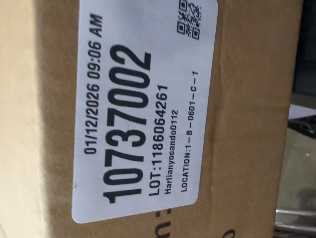 Large Outdoor Christmas Wreath, 24 Inch Christmas Wreaths for Front Door Outside, Farmhouse Indoor Winter Wreath Window, Home Decorations with Pine Cones, Red Berries, Evergreen Leaves