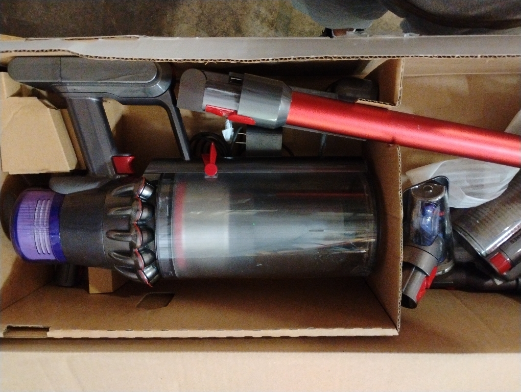 Dyson Outsize Origin Cordless Vacuum, Nickel/Red‼️needs cleaning‼️