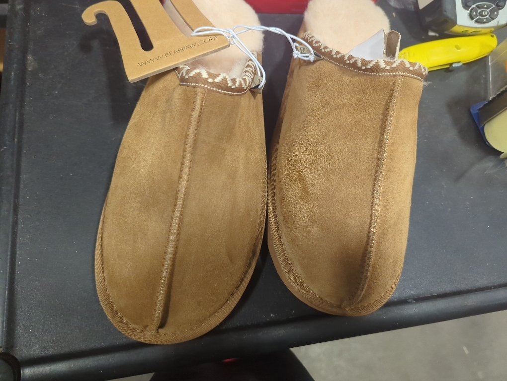 Size 11-12 XL Color brown women's genuine suede slipper bearpaw