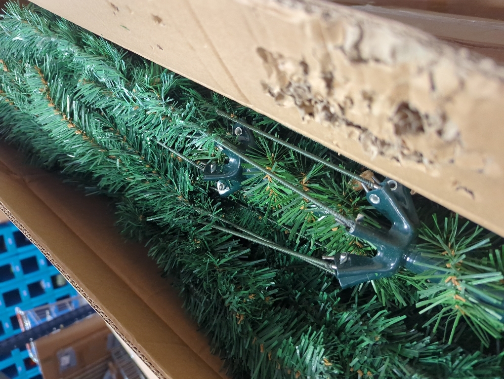 6ft Full Body Unlit Artificial Christmas Tree, Realistic Dense Pine with 1,000 Branch Tips, Hinged Easy Assembly & Stable Base, Perfect for Holiday Ornaments